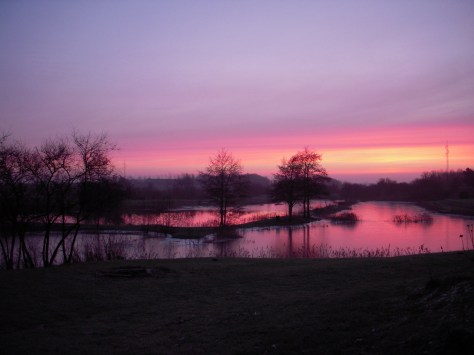 - Morgenstund i Vr. Nebel. Her en letfrossen lillesø. Storesø var is-fri.
