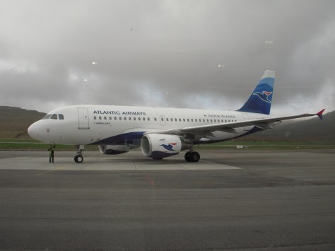 - Der er to veje til øerne: Vandvejen med Smyril Line eller luftvejen med Atlantic