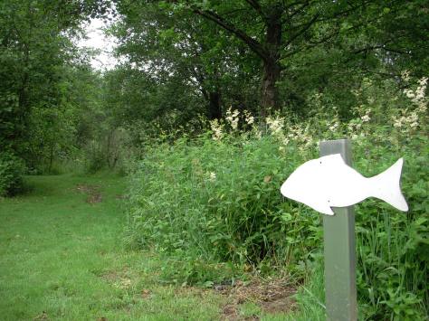 - Skilt mod et frit fiskevand - afsted jeg sprang!!! :-)