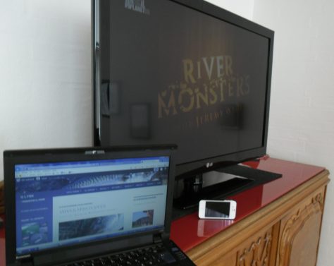 - PC'en med ULFISK.com, River Monsters og Jeremy Wade samt i-phonen underholder...